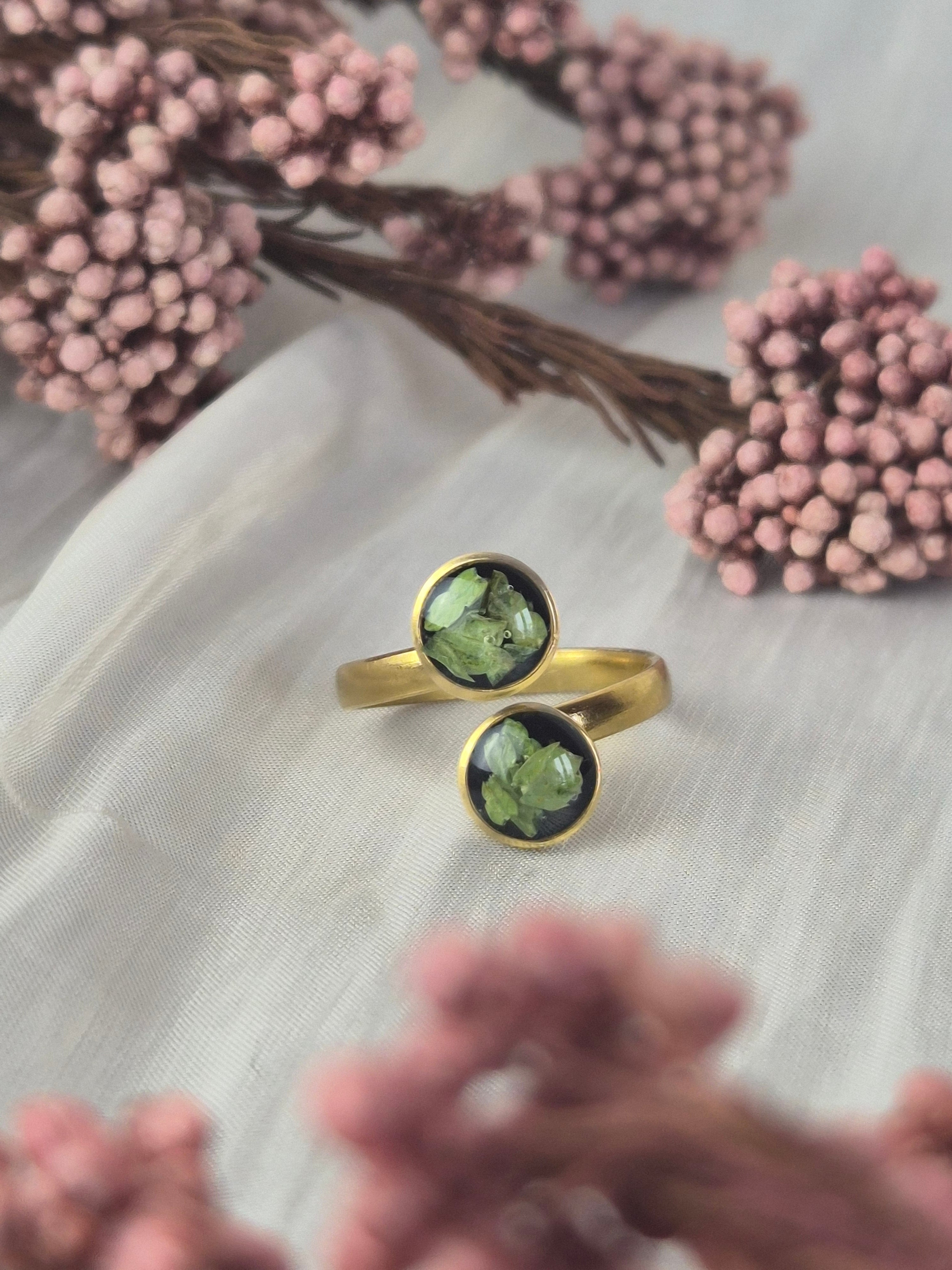 Real Thuja Adjustable Ring – Handmade Botanical Jewelry 🌿
