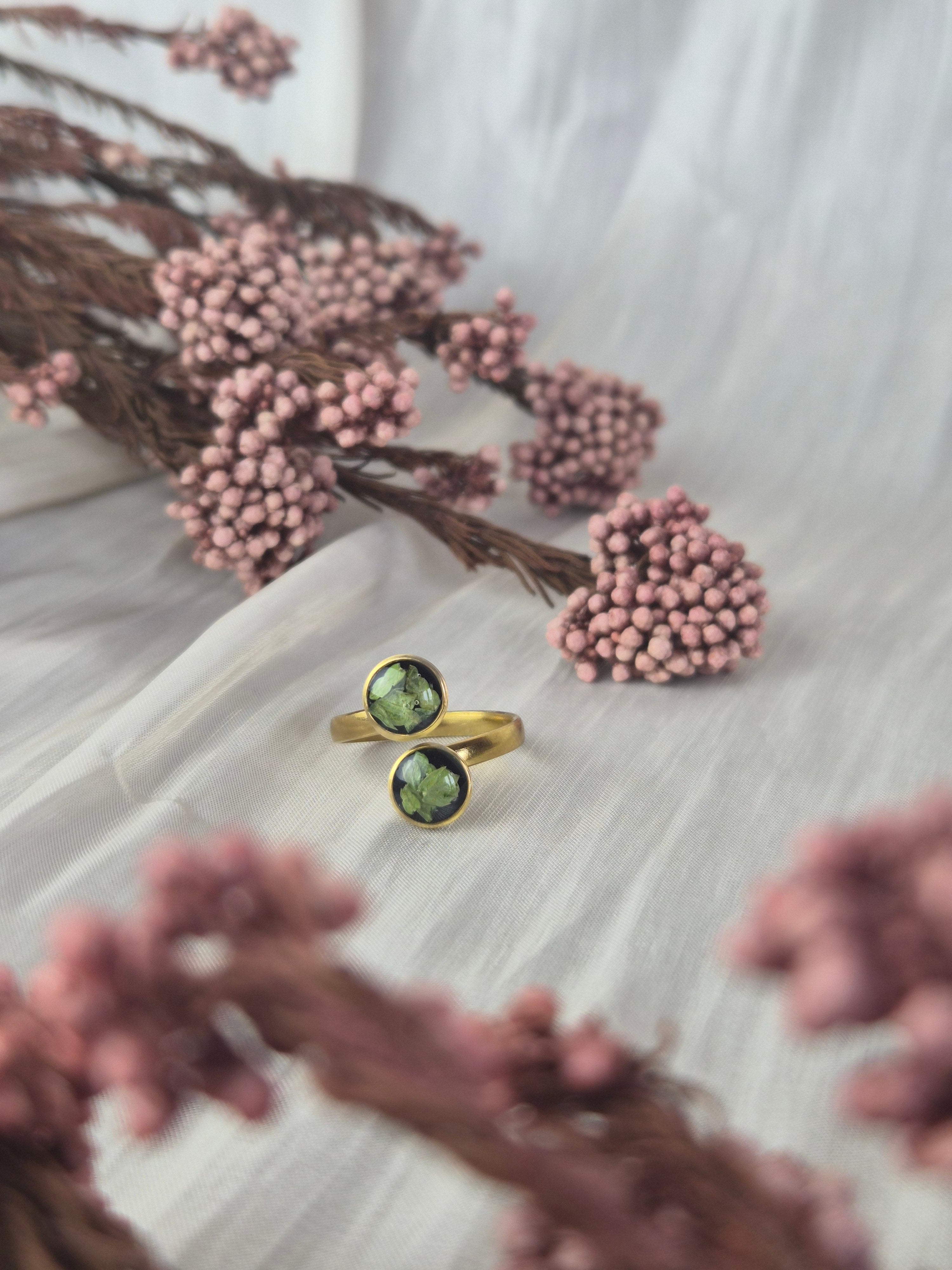 Real Thuja Adjustable Ring – Handmade Botanical Jewelry 🌿