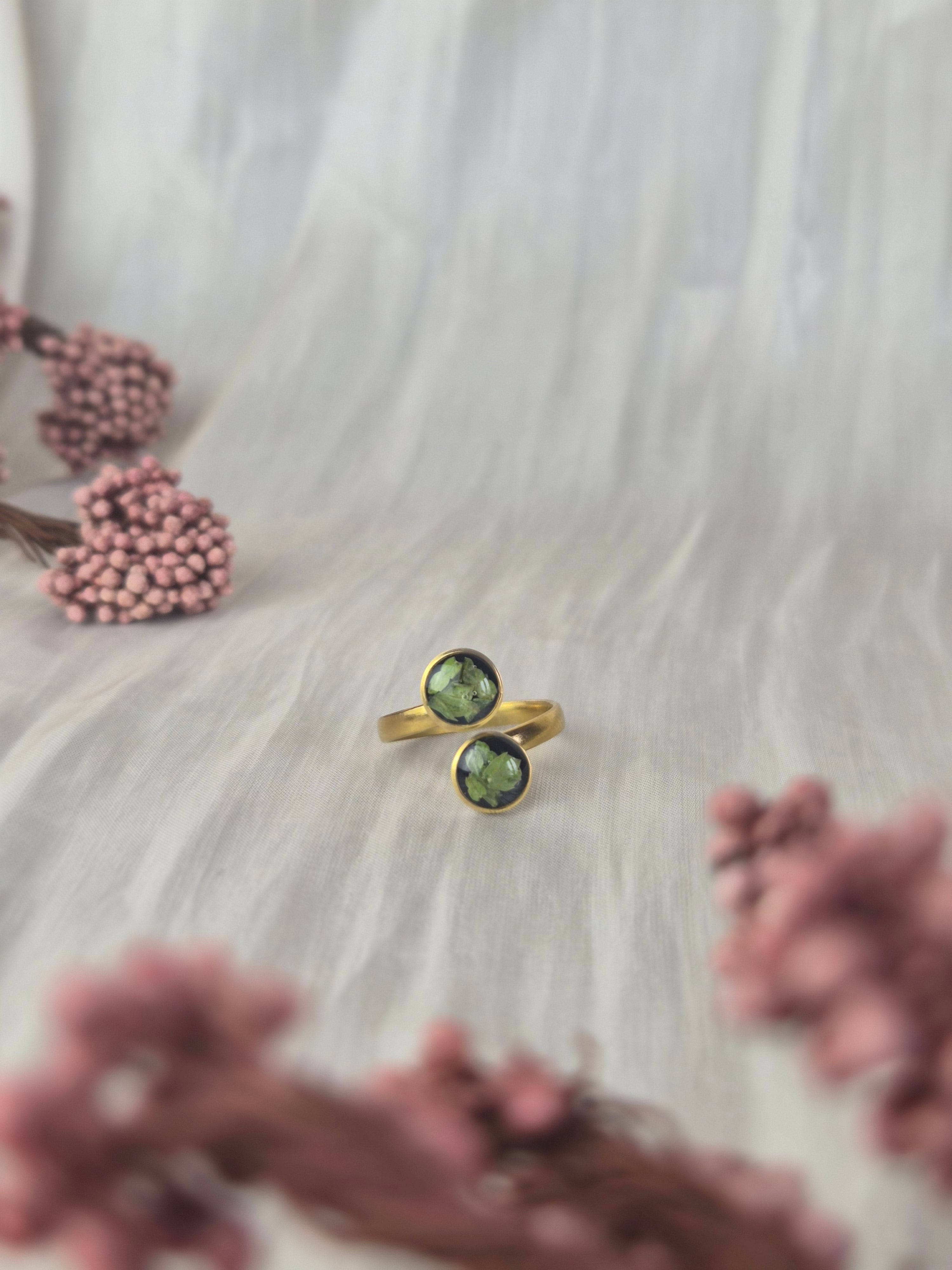 Real Thuja Adjustable Ring – Handmade Botanical Jewelry 🌿